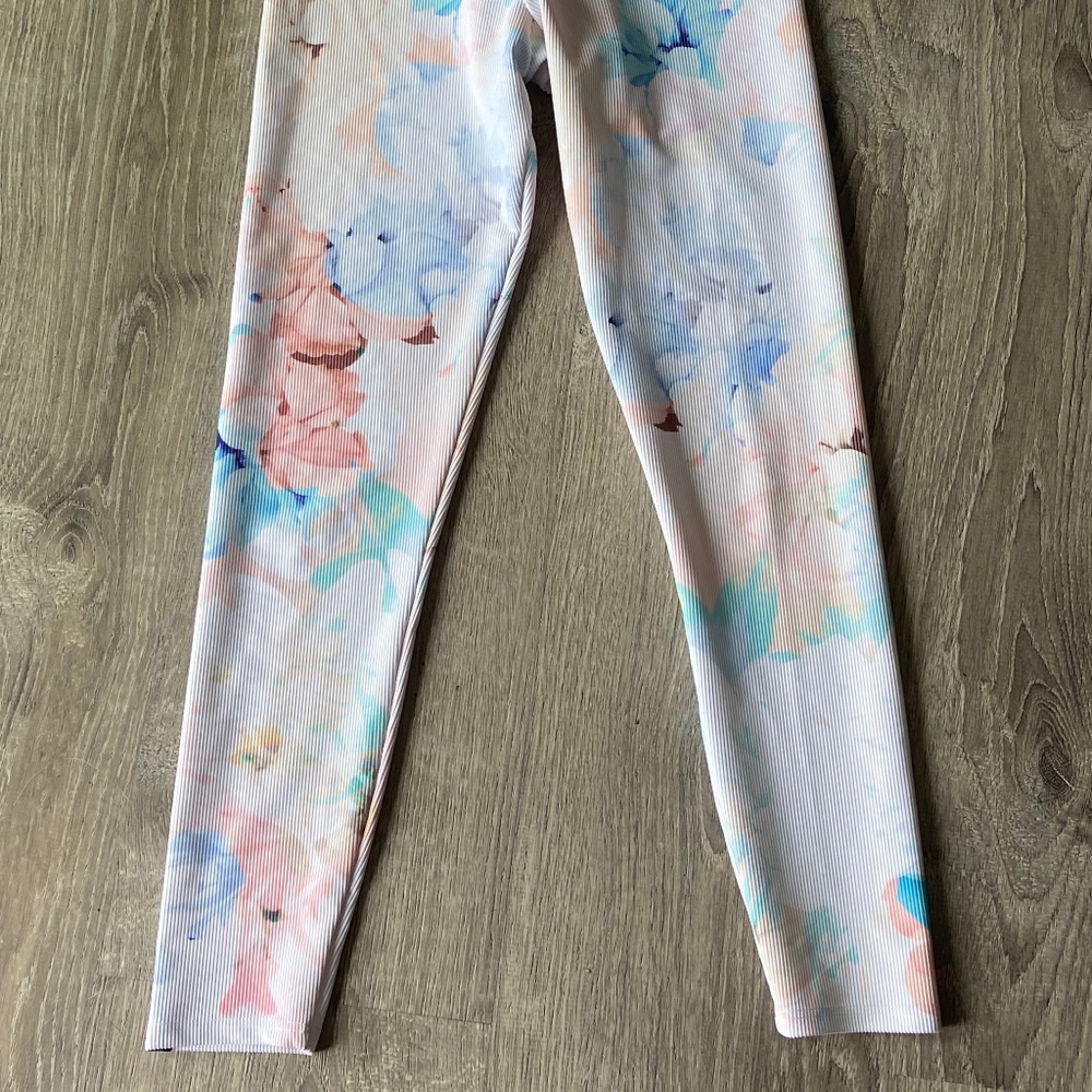 Onzie Ribbed Floral Legging